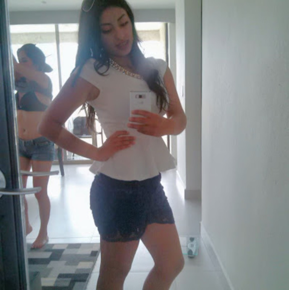 Meet your Posher, Paola stephania - Picture 1 of 1